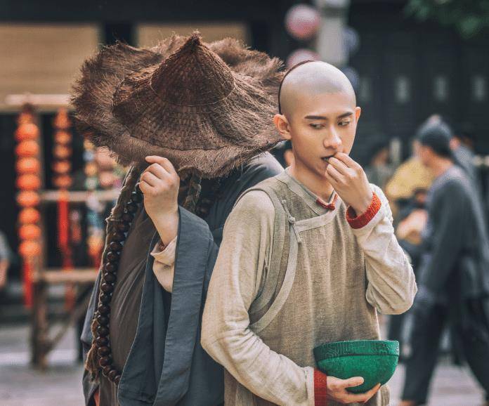 11月25号的时候,张一山主演的新版《鹿鼎记》空降定档,这一突如其来的