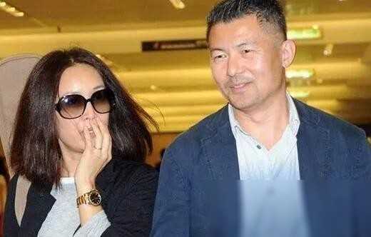 2009年那英投资400万在北京工体路开了一家酒吧有天遇