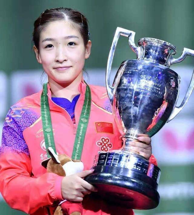刘诗雯选择代表龙江惠民保俱乐部参加乒超联赛等职业比赛,继续与年轻