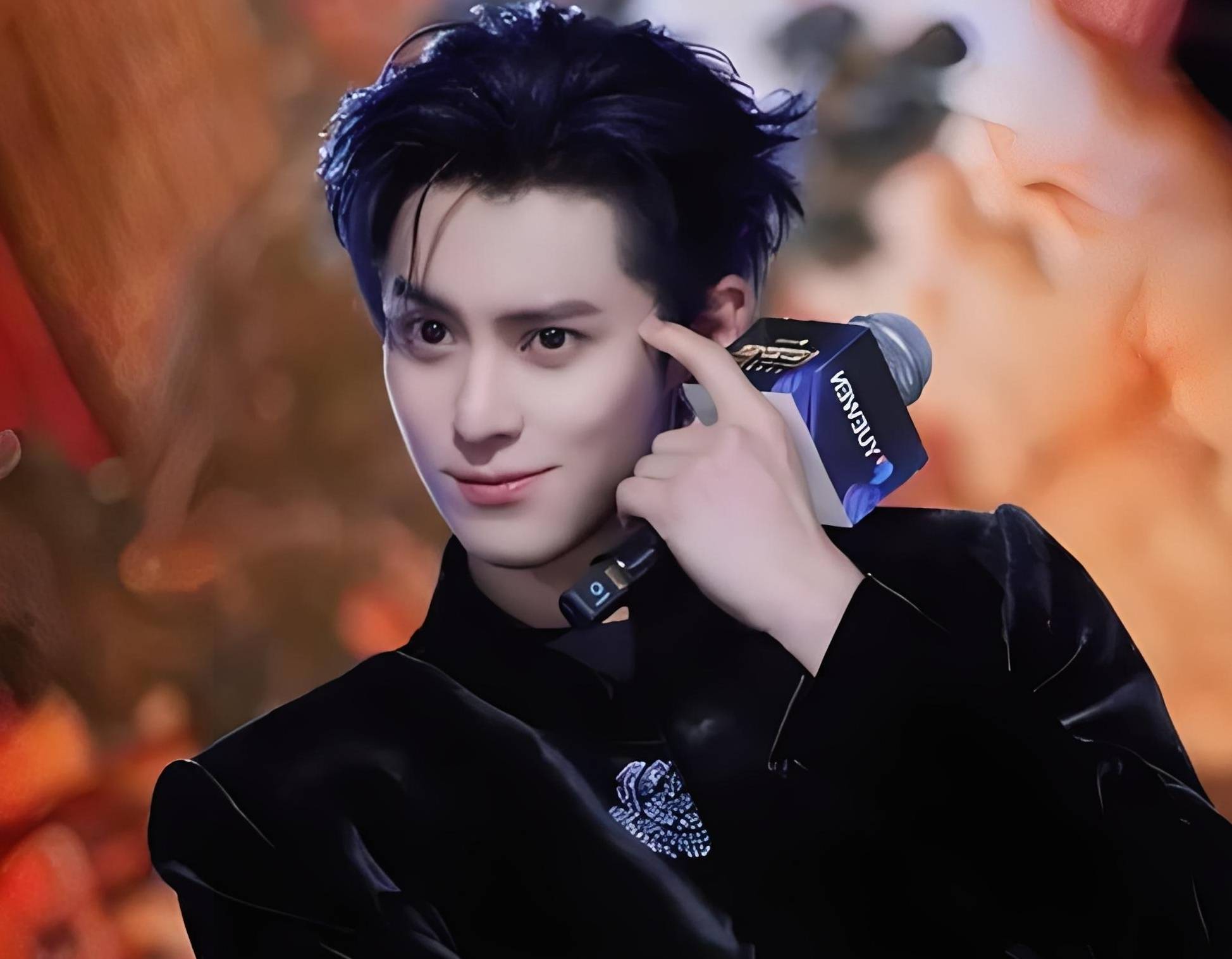 原创娱乐圈八卦王一博追风者收视口碑双丰收王鹤棣自驾跑车粉丝打call