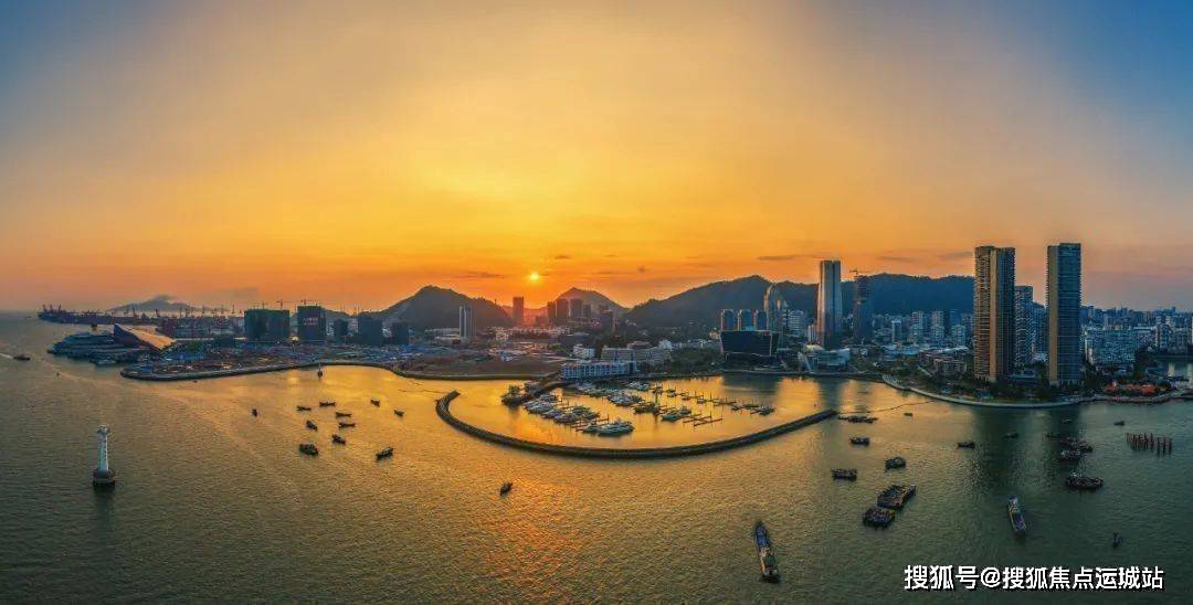 项目周边被大,小南山,赤湾山包围,还享有深圳湾-前海湾共约31公里的