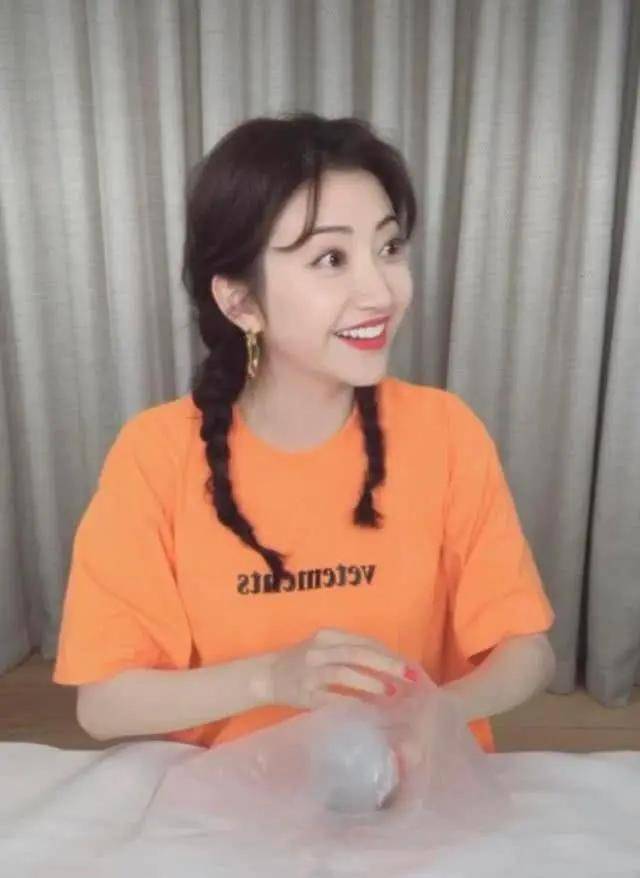 原创景甜出镜做甜品翻车却意外暴露真实身材大t盖不住的凹凸太撩