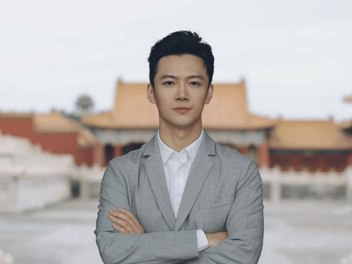 著名主持人张韬30岁进央视34岁上春晚是亲人眼里的暖男