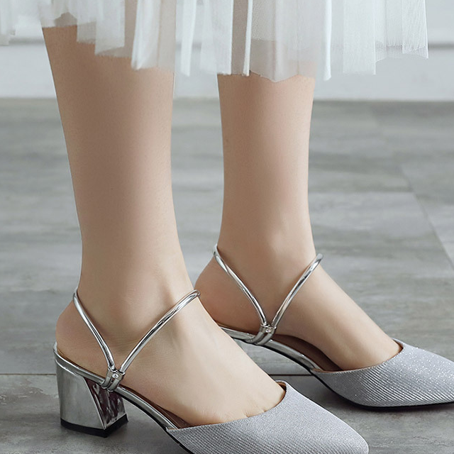 原创时尚女人怎么少的了一双水钻鞋简约不失性感洋气的扎心