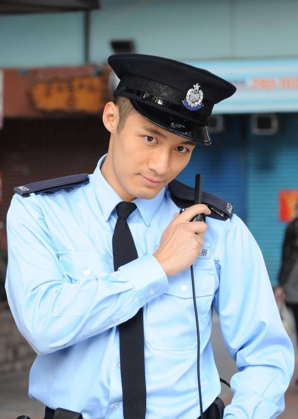 凭一身腱子肉走红,感叹香港各行各业难做_翟威廉_工作_公司