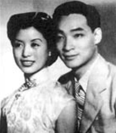 郑安娜和冯亦代是同级的学生,两个人在学校的英文剧社相识相恋,可谓一