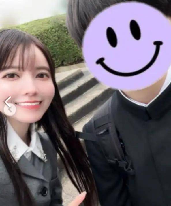 日本38岁模特带儿子参加高中入学式,被误以为是jk_益若翼_仪式_留言