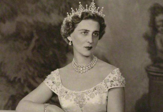 希腊末代公主:30岁嫁入英国王室的蓝血贵族,8岁女王给她当花童_玛丽娜