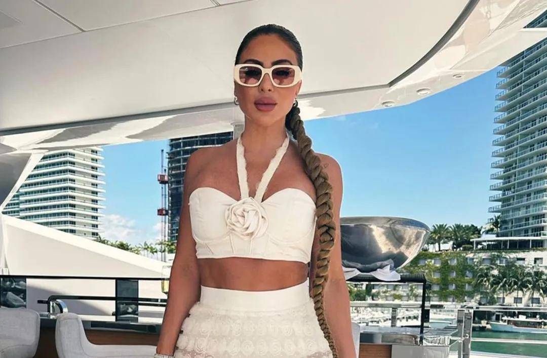 心情大好49岁拉尔萨秀比基尼乔丹儿子被老阿姨挑衅了