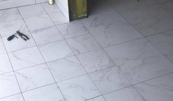 原创业主采用这样的地砖来铺邻居们却表示可惜师傅手艺了