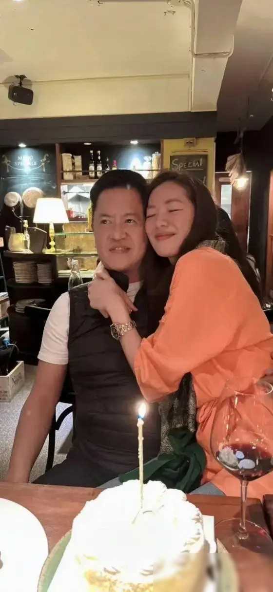 刘伊心宣布三胎性别,怀女宝成全家人幸福焦点