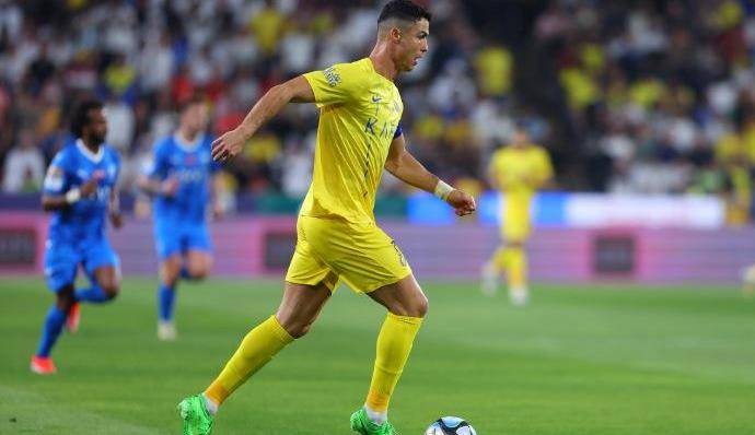 c罗单刀不入,手肘染红 拳打裁判,新月浩33连胜_利雅得_决赛_胜利