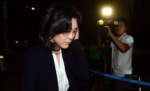 听话的孩子有糖吃:三星姐妹花情路坎坷,二妹幸福安稳,到底为何_李富真