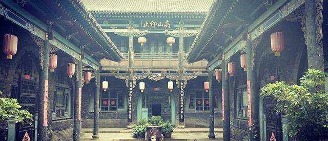 陈寡妇一听就有些意动,再加上刚才陈管事还在她耳边夸过洪起涛仁义,她