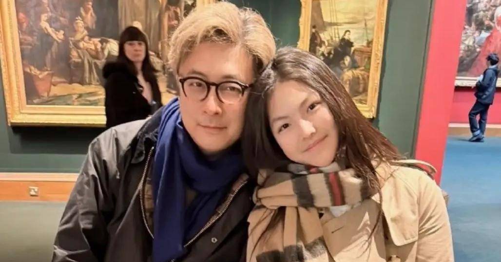 王诗龄笑容灿烂,李湘王岳伦苏格兰陪伴,网友:父母之爱永不褪色