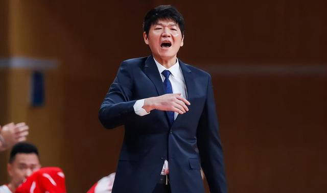 新疆男篮主帅邱彪荣膺cba最佳教练实至名归