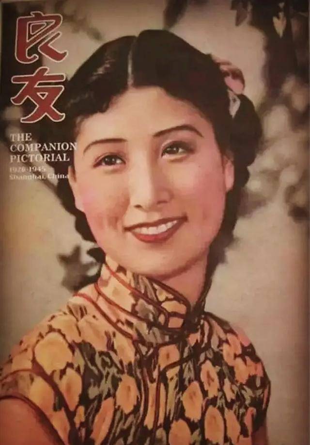 演员梦碎后,郑苹如又做回了一个大家闺秀,她经常出入父亲朋友的聚会