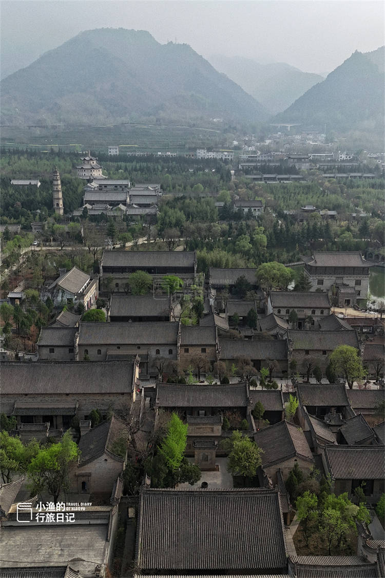 我印象里韩城党家村,米脂窑洞古城算是两处规模较大,保存完整且原汁