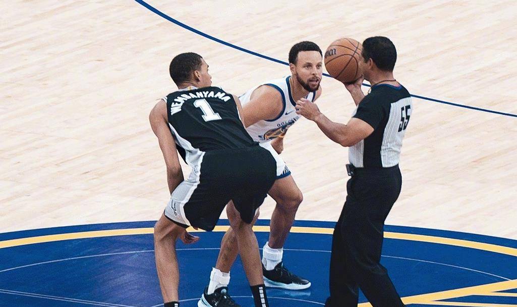 原创场均29分15个篮板7次助攻和5次盖帽历史第一这就是为什么他是nba