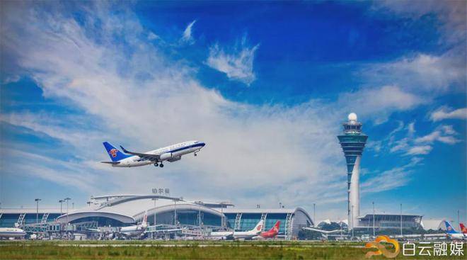 白云国际机场是国内三大航空枢纽之一,旅客吞吐量连续4年位居全国第一
