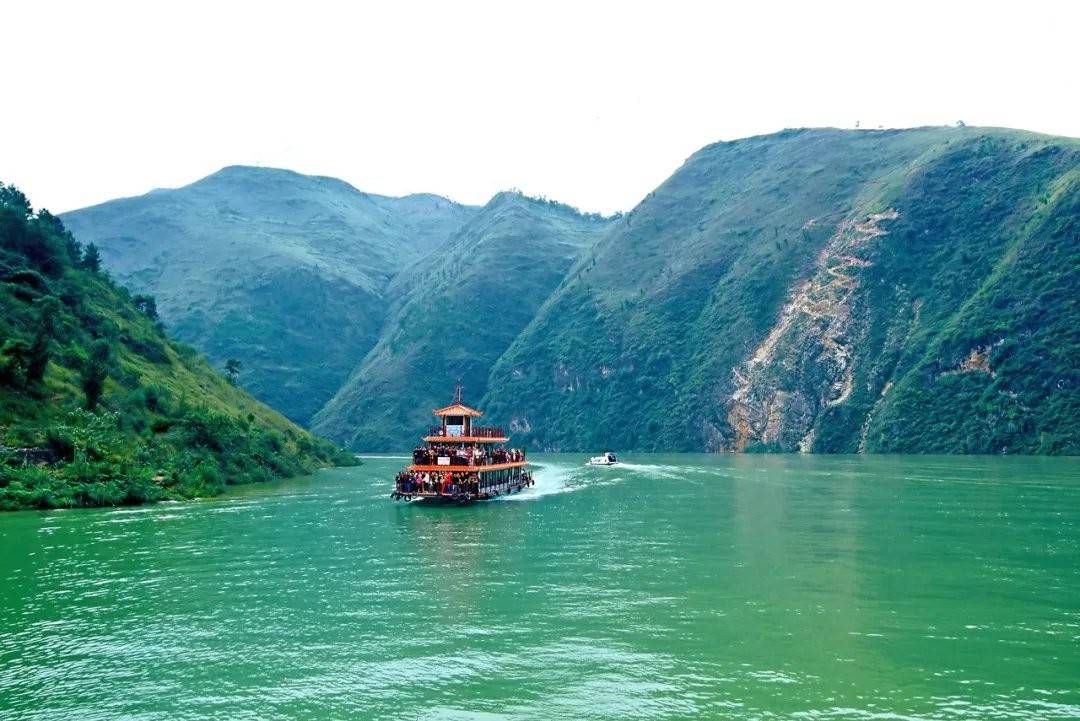 仙女山等),周边县区(大足石刻,九黎城,龚滩古镇等),三大版块,相对景点