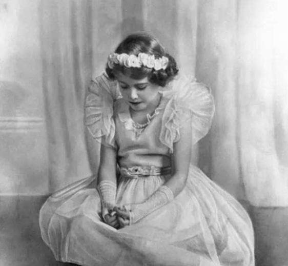 希腊末代公主:30岁嫁入英国王室的蓝血贵族,8岁女王给她当花童_玛丽娜