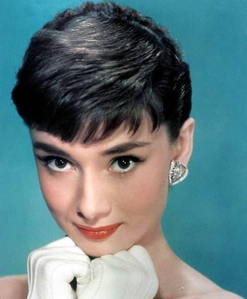 原创哪有什么女神那只不过是她的工作赫本下厨照曝光最爱吸溜面条