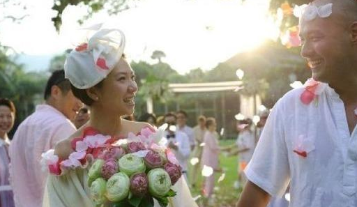 婚后第3年,41岁的车婉婉怀孕,搭上高龄产妇的列车.