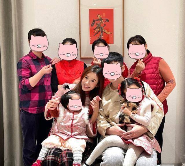 原创陈赫拍戏回家张子萱携婆婆为老公接风好爸爸陪女儿玩耍好有爱