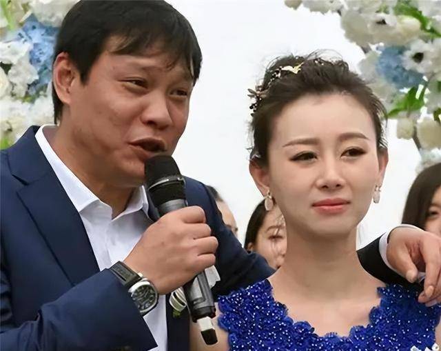 范志毅家庭现状:女儿身材傲人,美丽动人,与后妈似闺蜜_范斯晶_李倩