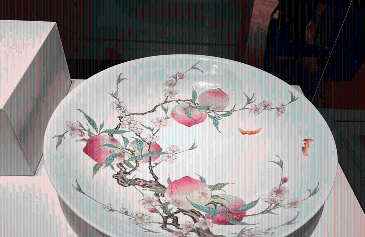 清雍正粉彩珐琅彩描金花鸟赏盘_瓷器精品-北京赫斯特国际拍卖有限