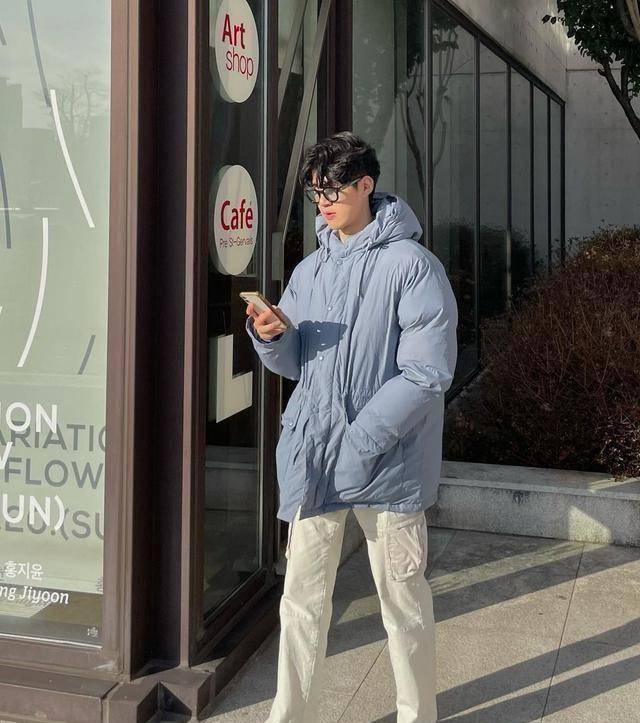 高个子的男生在穿搭上最没有压力了,长款短款都能随便驾驭.