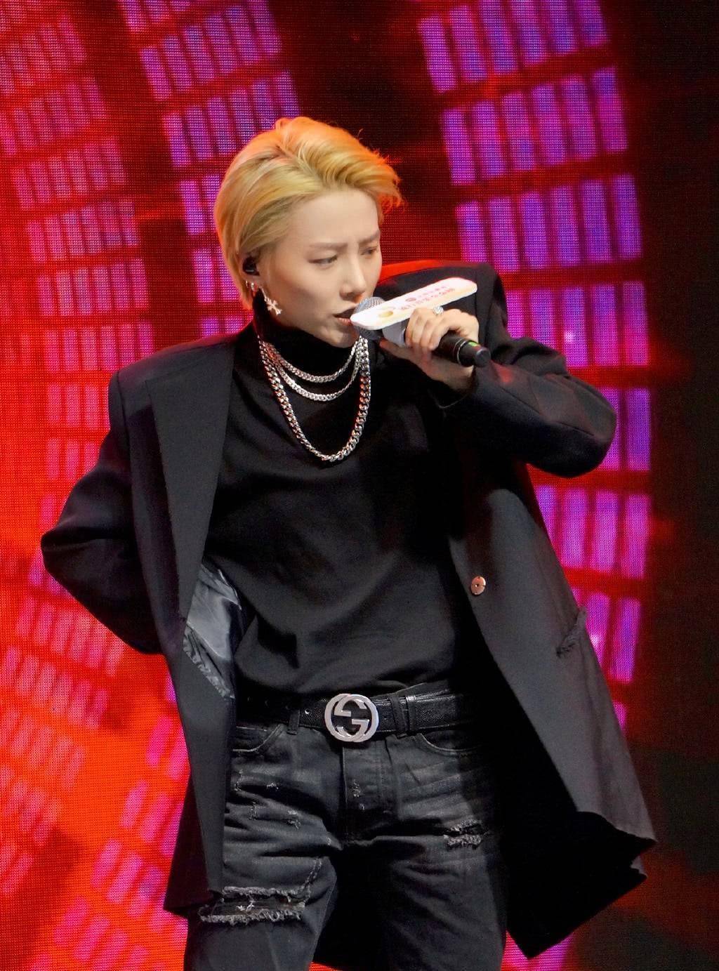 当宣布刘雨昕排名后虞书欣与赵小棠抱团的表情太明显网友婊里婊气