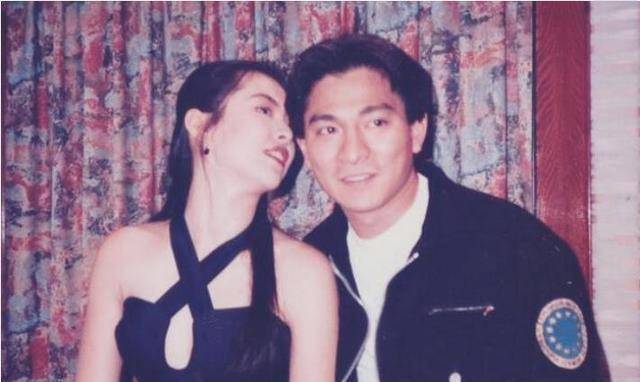 原创当年刘德华拍戏时王祖贤坐在他腿上有谁注意到这个小动作