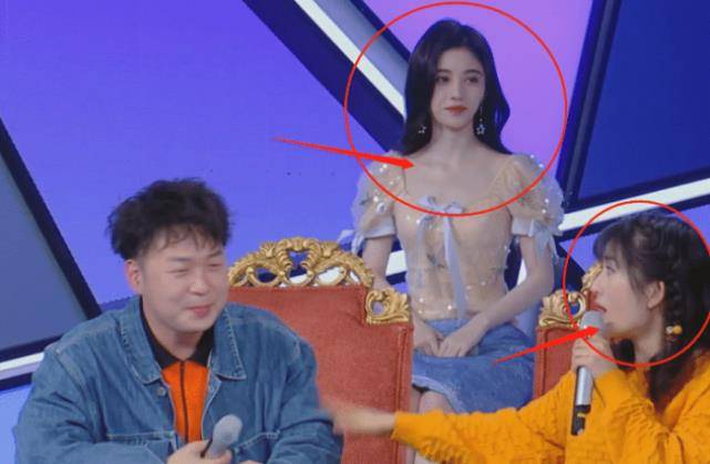 鞠婧祎上节目与谢娜同台镜头特意放大10倍后这肤色太明显了吧