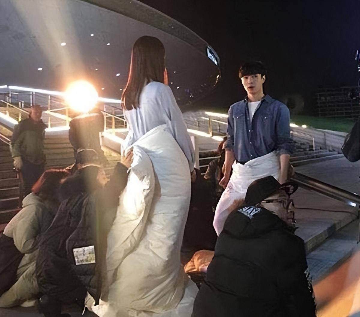 原创男明星现在拍公主抱的戏份吊威亚抬担架都成了标配了吗