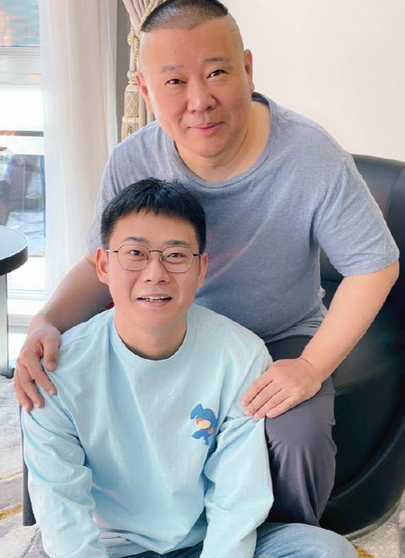 原创德云社栾云平被称端水大师发师兄弟合影为了公平竟然这样做