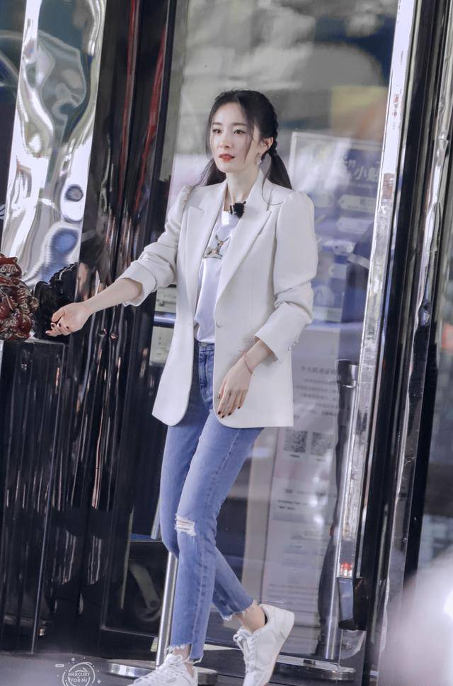 原创杨幂太时尚最新品牌宣传照大秀长腿蛮腰网友女神太好看啦