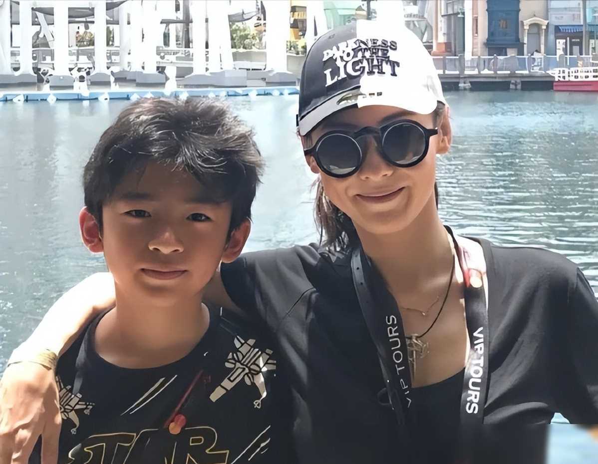 张柏芝2胎面相大变越来越像他网友吵翻天对谢霆锋太不公平