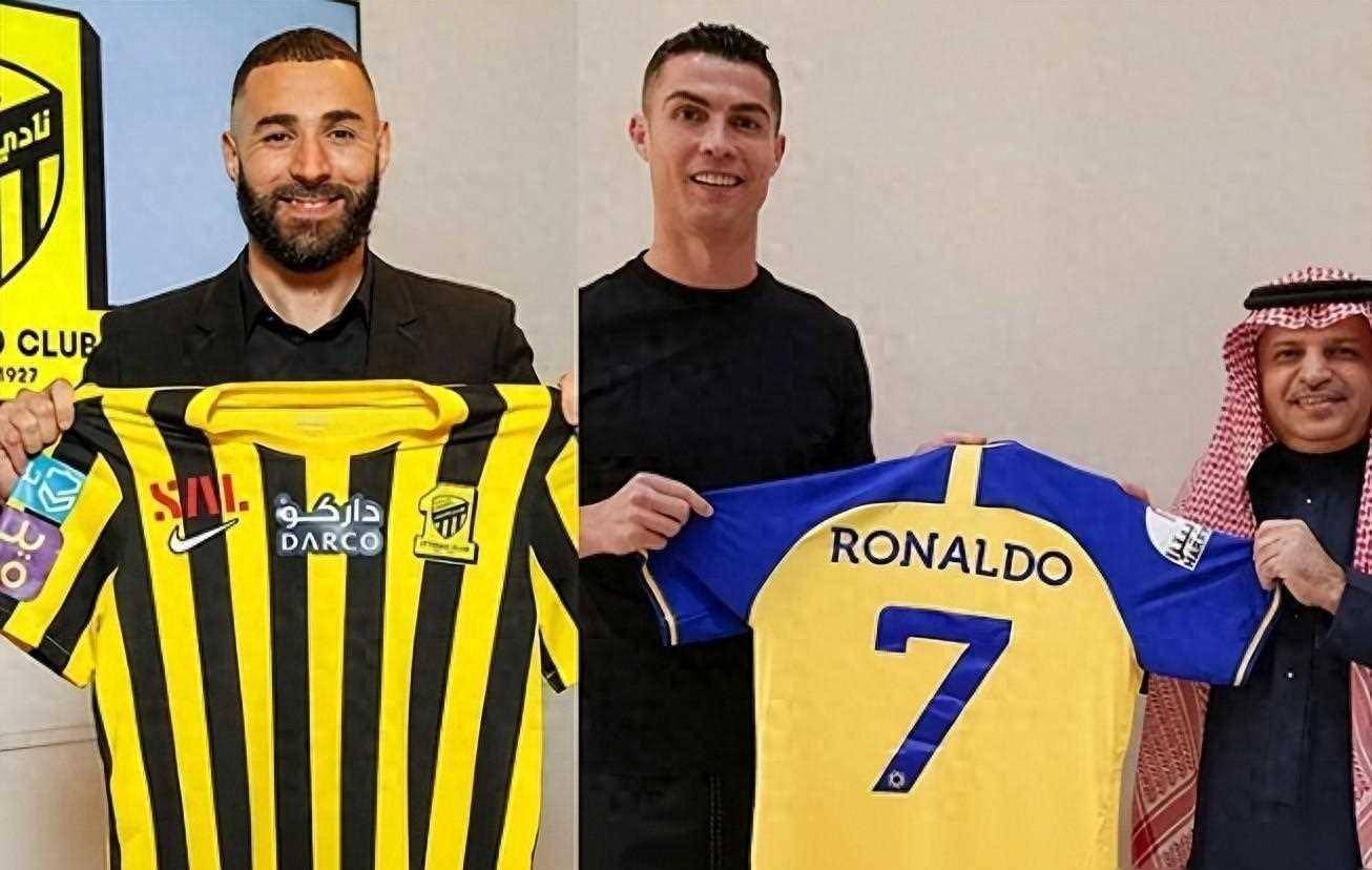 拿2亿薪水摆烂,30场15球 落后30分,_本泽马_沙特_联赛