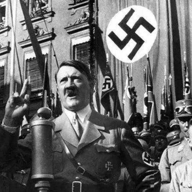 希特勒和演讲:他为何几句话就把能德国人搞的群情激愤,斗志昂扬