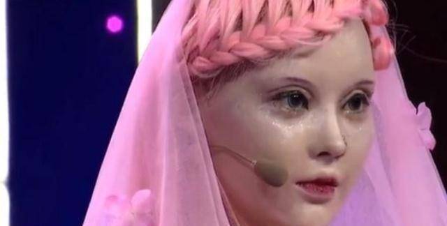 动刀整成真人芭比却否认整过容的迪丽拉真的好看吗