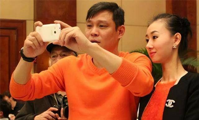 范志毅家庭现状女儿身材傲人美丽动人与后妈似闺蜜