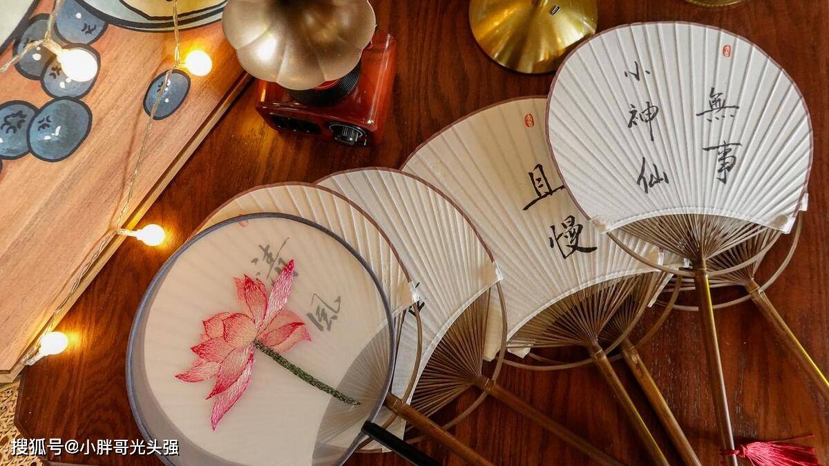 原创裁为合欢扇团团似明月描述的是哪种传统非遗手工艺品