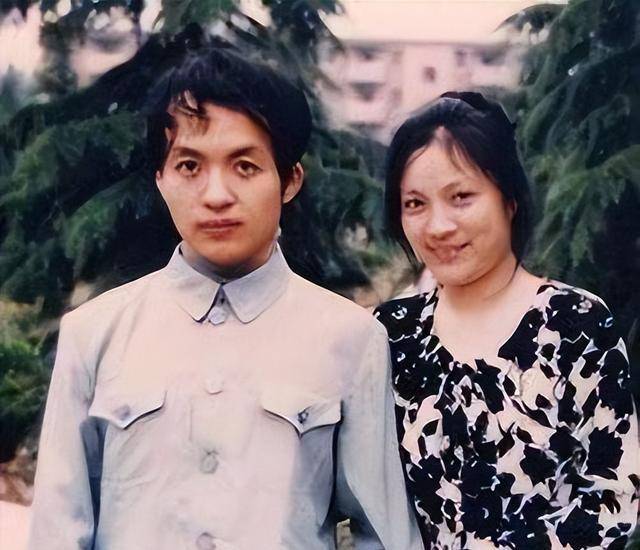 顾城杀妻后自缢,唯一的儿子被姑姑带到国外,一生不准学习中文