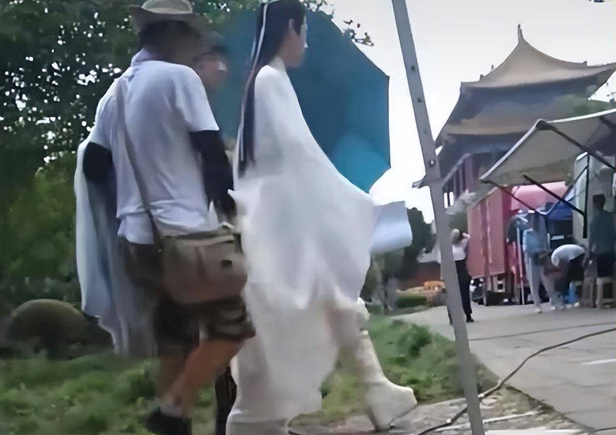 原创男明星现在拍公主抱的戏份吊威亚抬担架都成了标配了吗