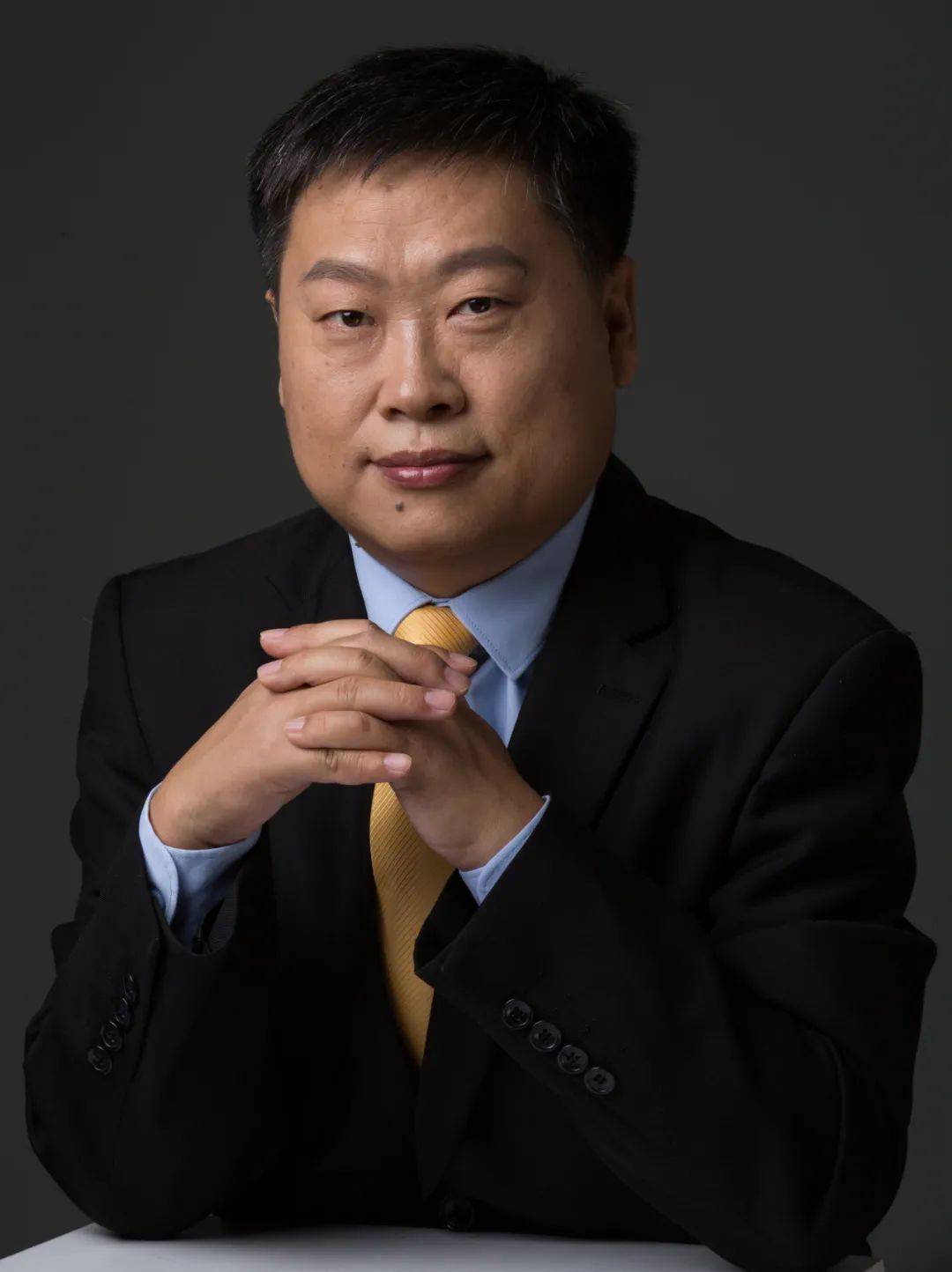 王传钧 男,汉族,1975年5月生,山东滕州人,山东大学新闻学专业毕业