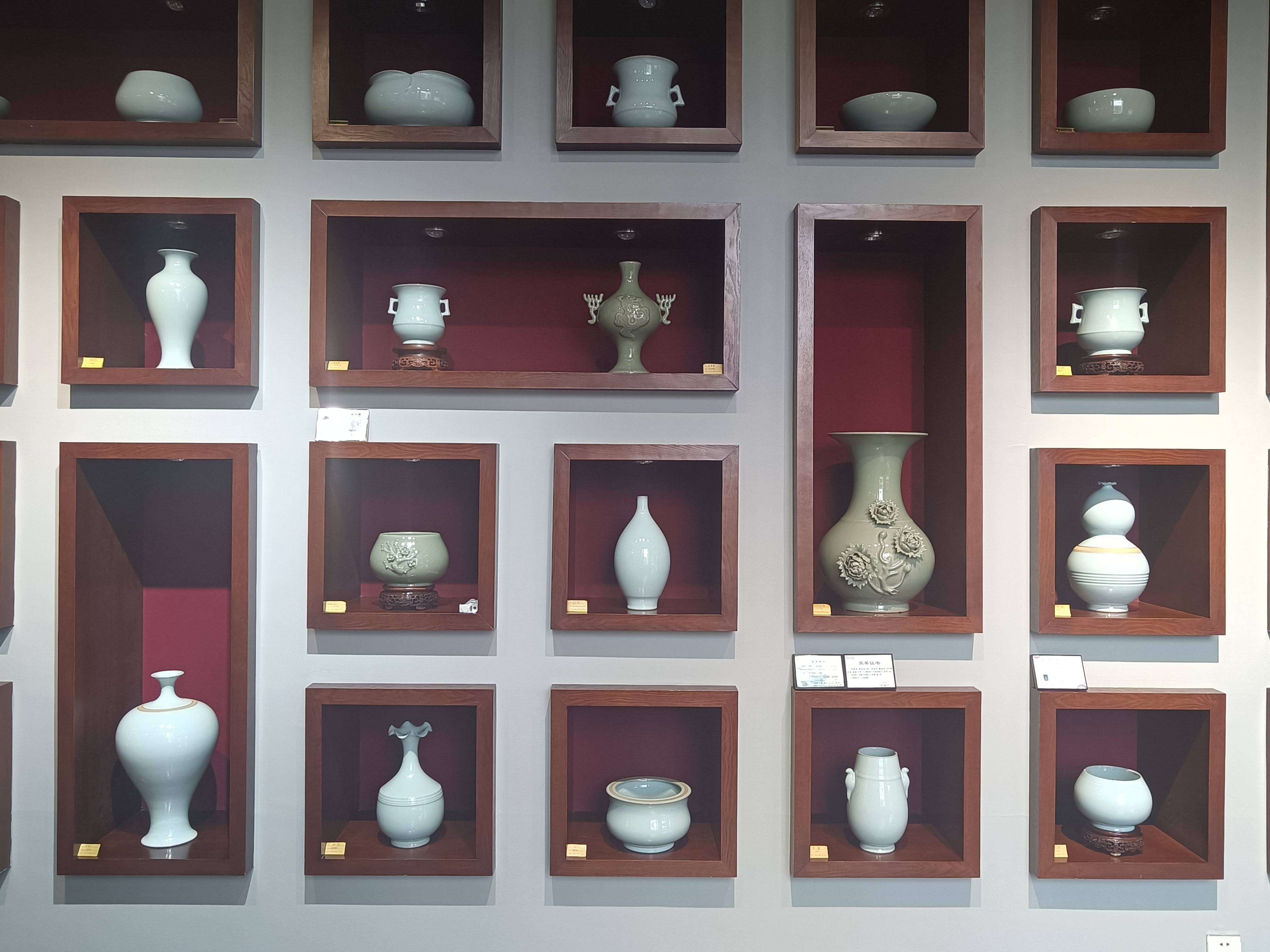 李晓涓和她百鹤金鼎奖获奖作品重檐