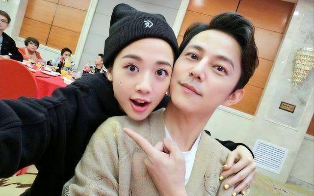 16岁被逼出道因为忘寄钱被亲妈打到住院如今何炅把她宠成公主