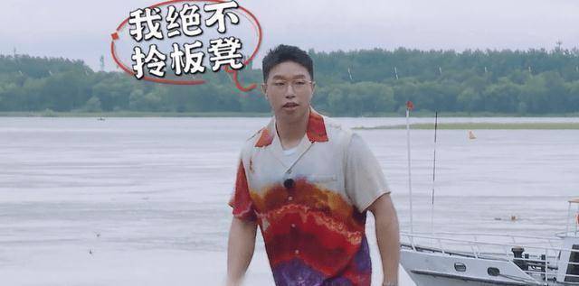 接受专访,谈论自己的新综艺,网友:烧饼成长了不少_力以_小时候_师父